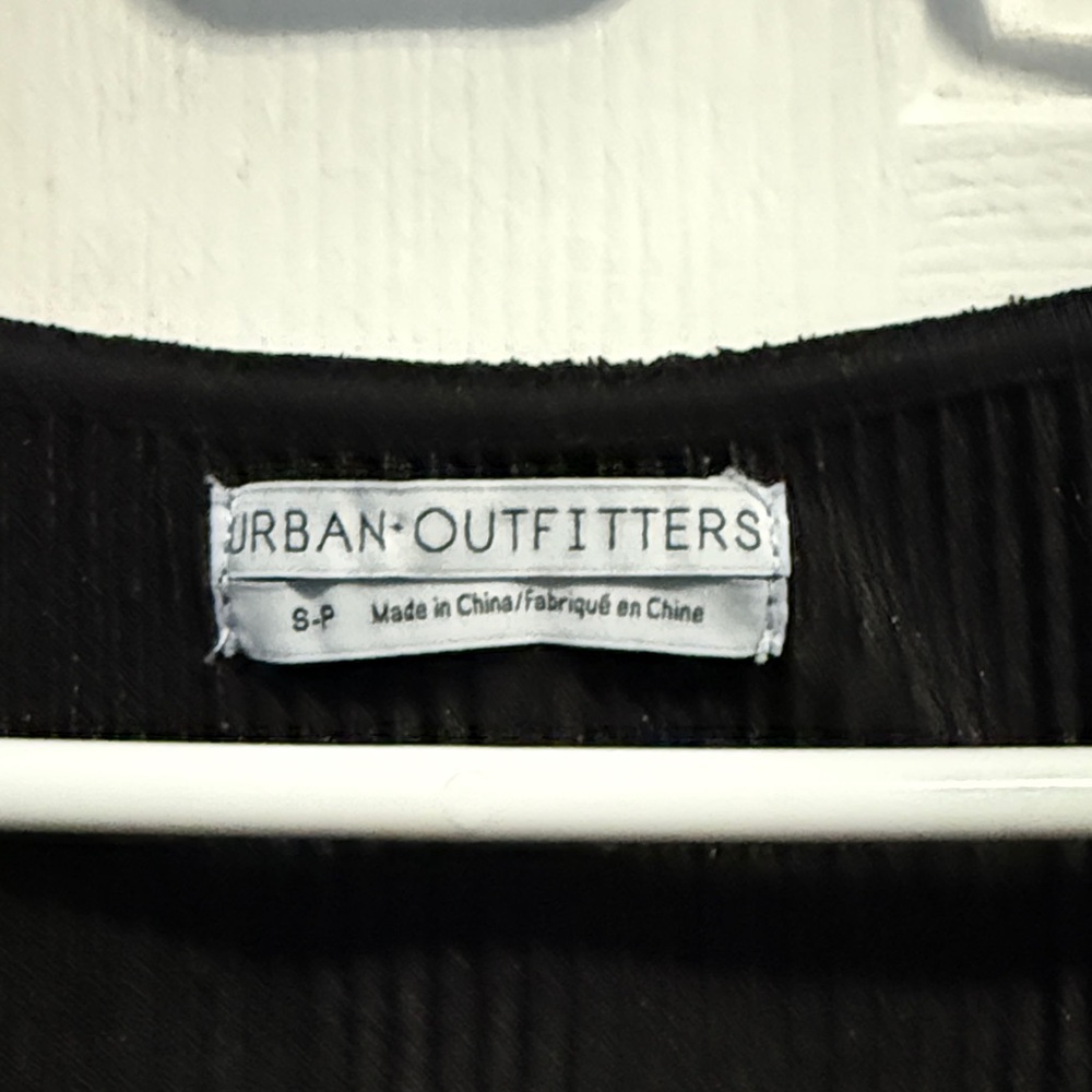 Urban Outfitters Black Ruffle Sleeve Top - Picture 3 of 4